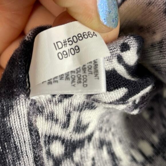 Express, Size Small, White Black Floral Shrug Cardigan, Y2K, Cropped, Knit, EUC - Picture 4 of 6